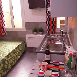 Kleine Kamer met een King Size Bed